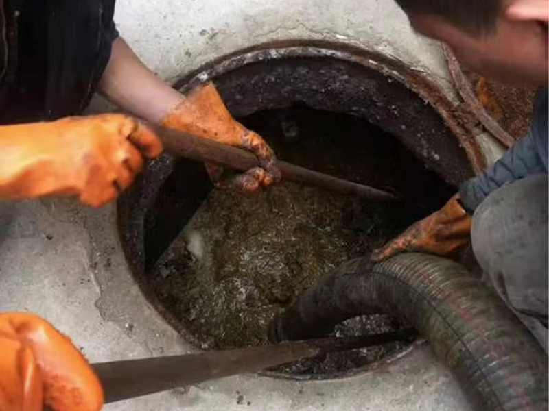 盐亭清理化粪池时如何避免沼气的危害?